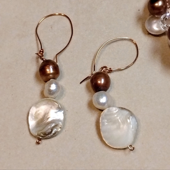 White & Gold Freshwater Pearl Copper Wire Cluster Necklace - Picture 3 of 4